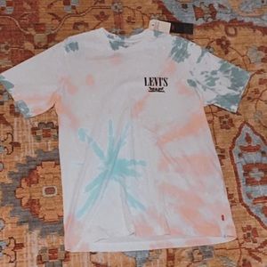 Levi’s graphic tee